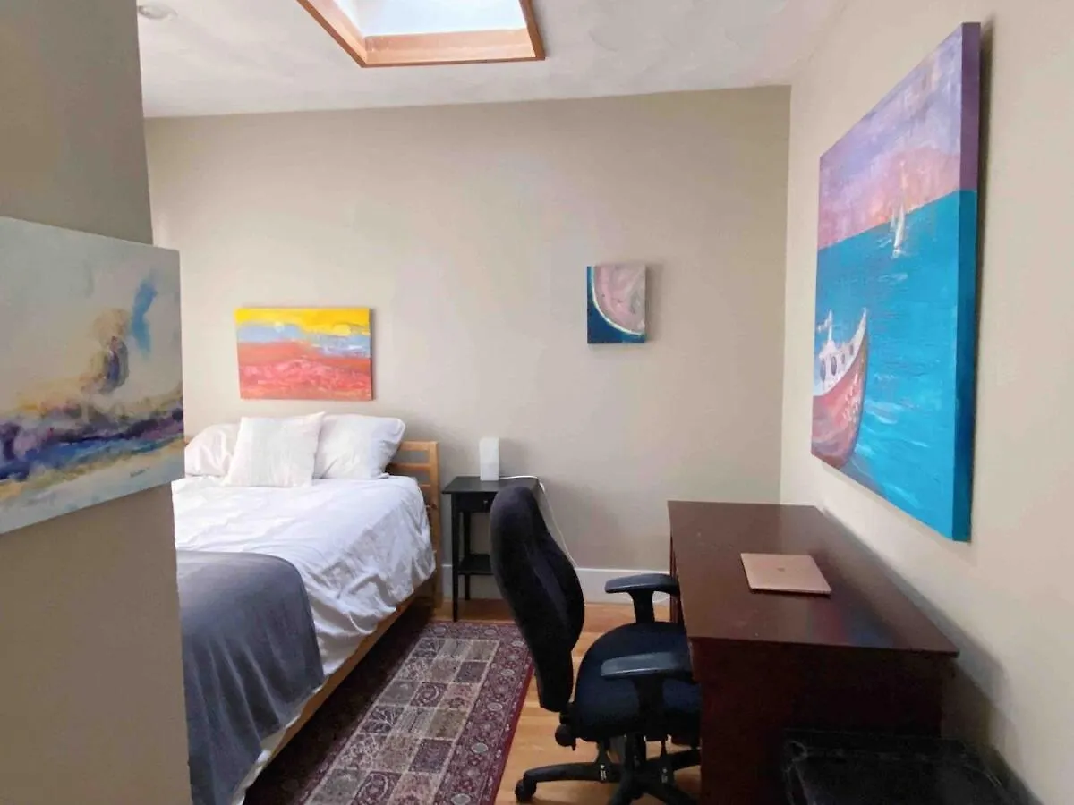 Craftsman Home In Popular East Village Vancouver Holiday home