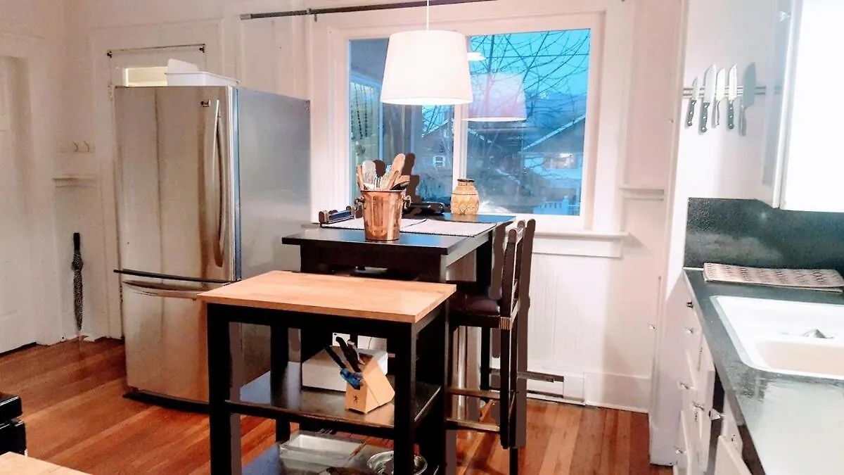 Craftsman Home In Popular East Village Vancouver Kanada