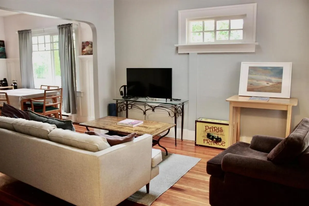 Craftsman Home In Popular East Village Vancouver 0*,  Kanada