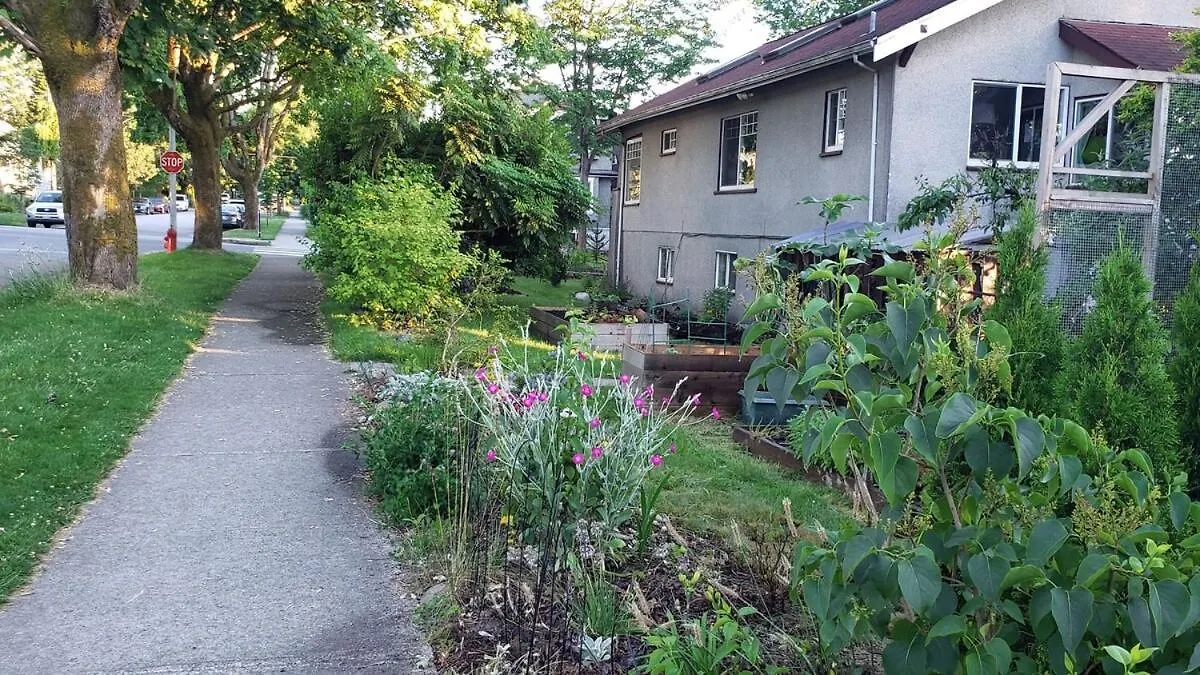 Craftsman Home In Popular East Village Vancouver 0*,  Kanada