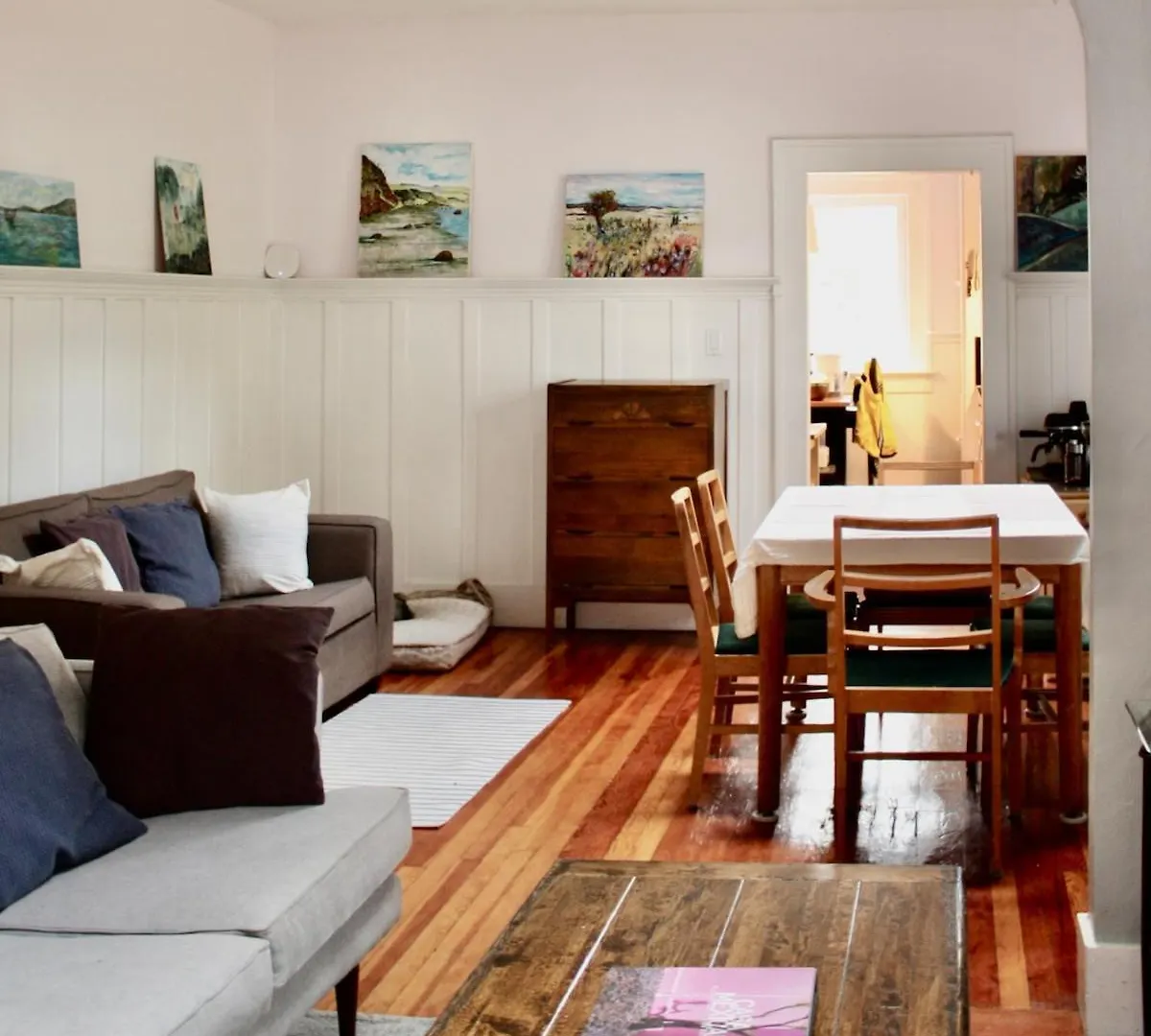 Craftsman Home In Popular East Village Vancouver Holiday home